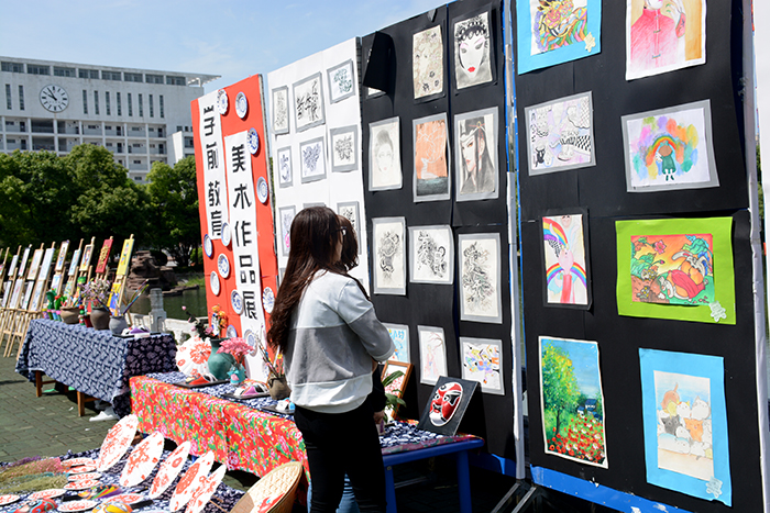 学前教育专业学生参加“职教活动周”启动仪式